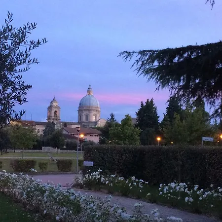 Alojamento de Acomodação e Pequeno-almoço Charme 4*